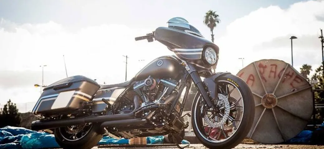 H-D Street Glide Bagger by Roland Sands