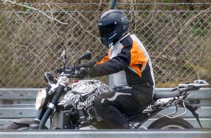 BMW R1200R 2015: prima foto spia