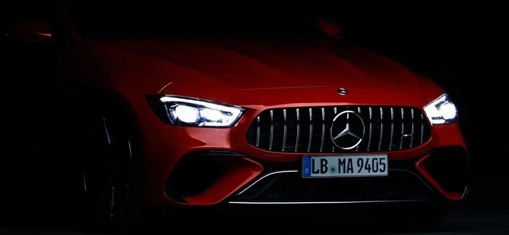 Mercedes-AMG GT4: il teaser ufficiale della ibrida E-Performance