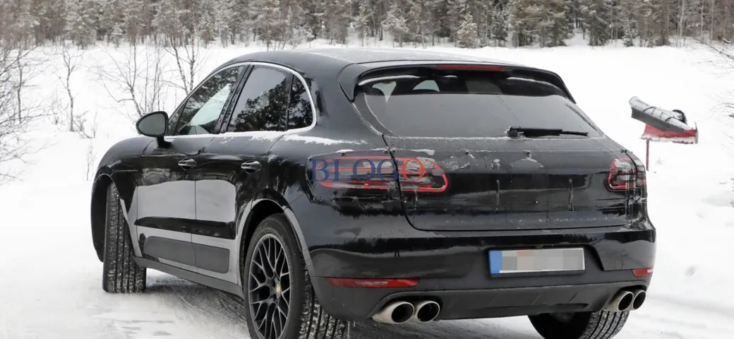Porsche Macan 2017: foto spia del facelift