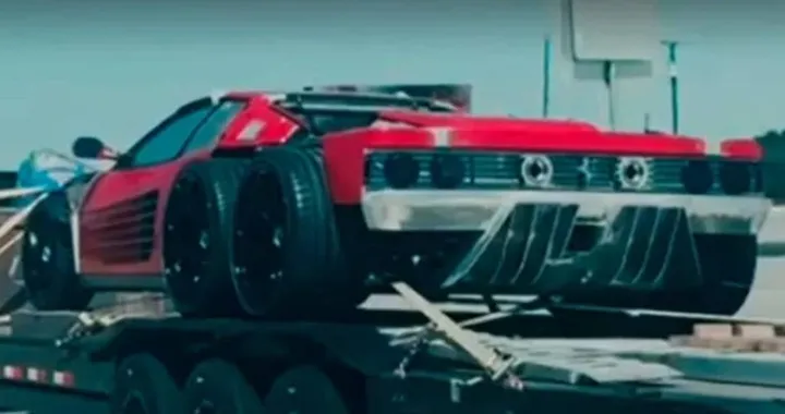 Ferrari Testarossa a 6 ruote: una trasformazione blasfema | Video