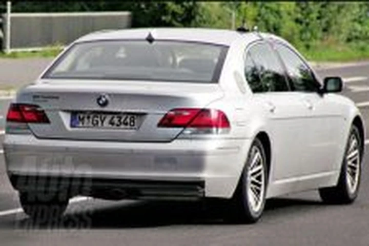 Presto la BMW 760i a idrogeno ?