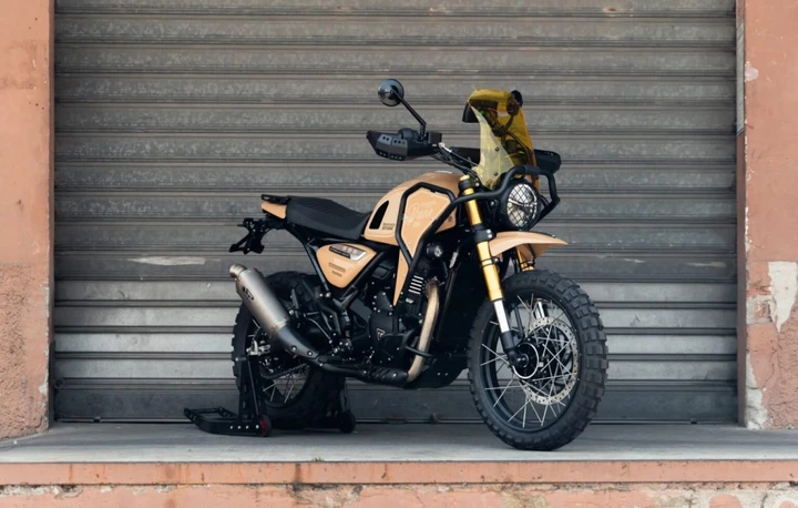 Triumph Dune 400: la Scrambler 400 XC diventa una trail in stile Dakar
