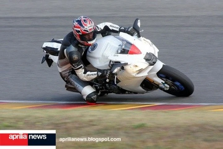 Aprilia RSV4 in pista al Mugello