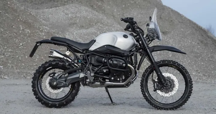 Da naked a belva del deserto: la BMW R nineT che sfida la Tenere 700