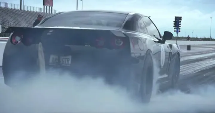 Nissan GT-R: nuovo record sul quarto di miglio