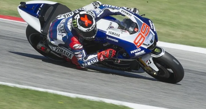 MotoGP Misano: trionfo di Lorenzo, lotta fratricida casa in Honda. Rossi eterno 4°