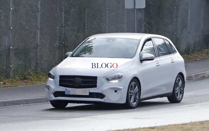 Nuova Mercedes Classe B: nuove foto spia su strada