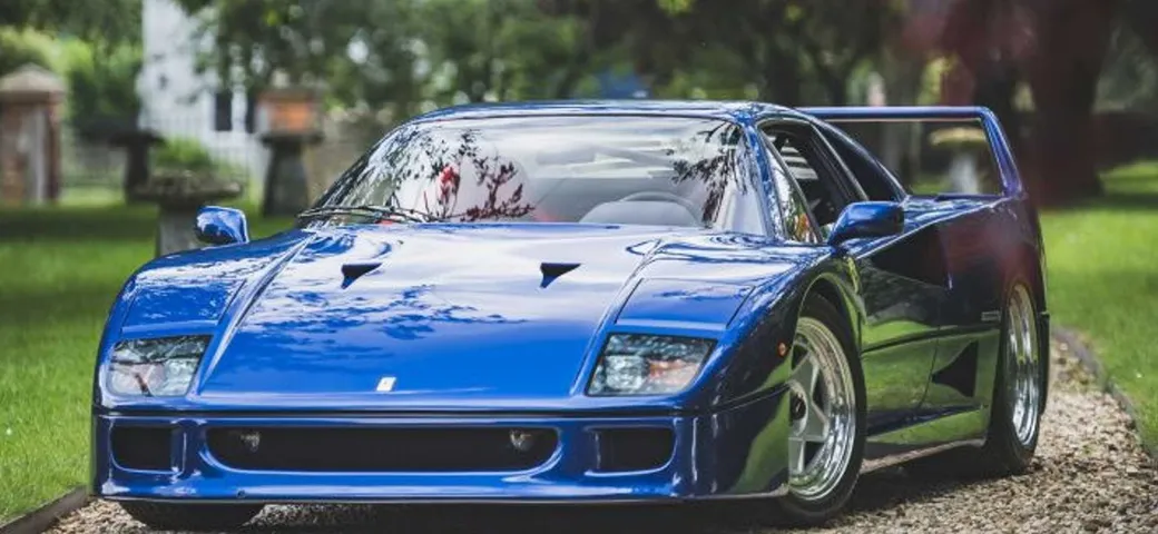 Ferrari: una iconica F40 blu venduta per oltre 1 milione di sterline