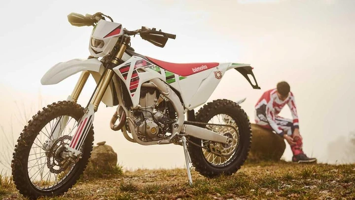 Bimota BX450: nuova enduro da competizione su base Kawasaki KX450X