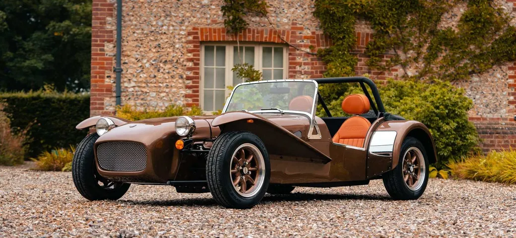 Caterham Super Seven, due nuove versioni per i track day