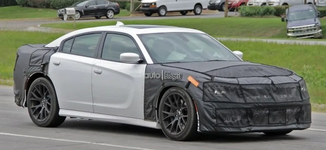 Foto spia Dodge Charger SRT Hellcat