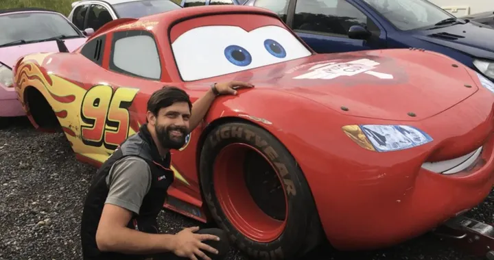 Saetta McQueen esiste davvero e vive in uno sfasciacarrozze