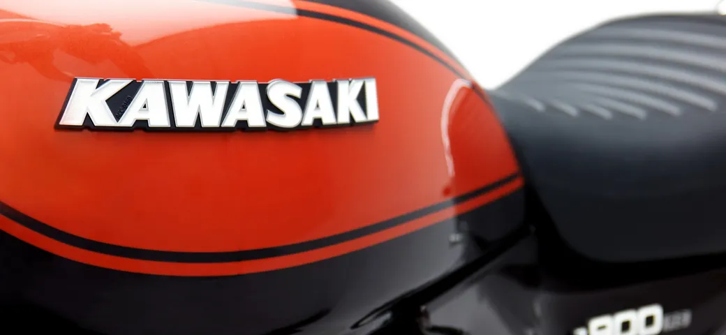 Kawasaki deposita il brevetto per una moto ibrida