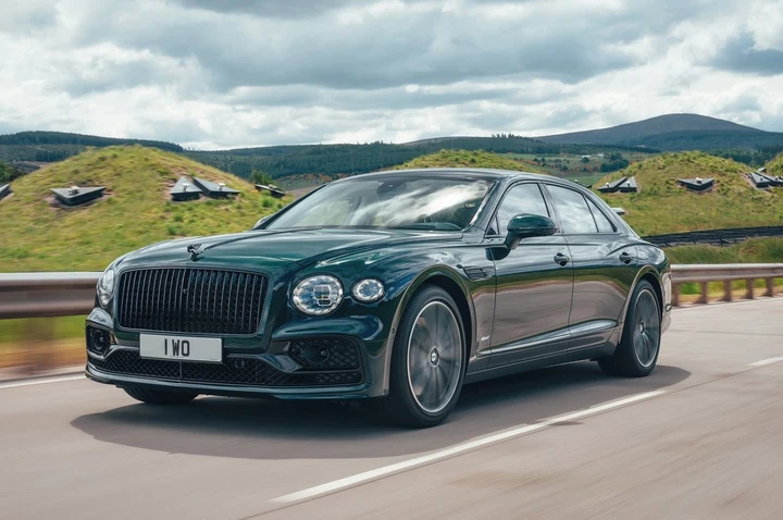 Bentley Flying Spur Hybrid: arriva la versione plug-in
