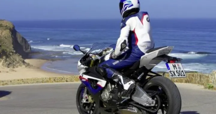 DoubleR: l'abbigliamento tecnico da pista di BMW Motorrad