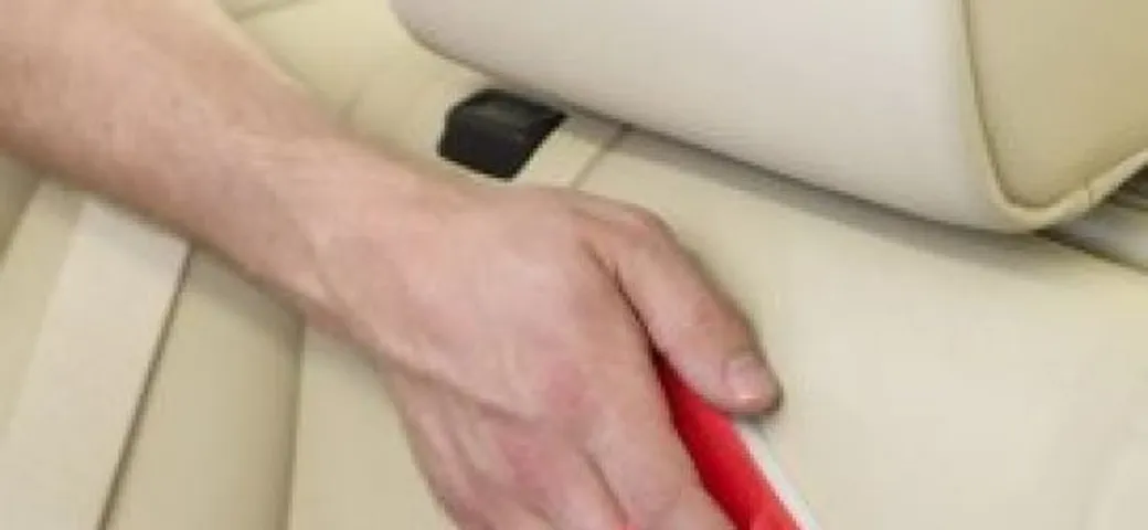 Ci sono più batteri su volante e sedili che nei bagni pubblici. Un automobilista su dieci non lava mai l'interno della propria auto