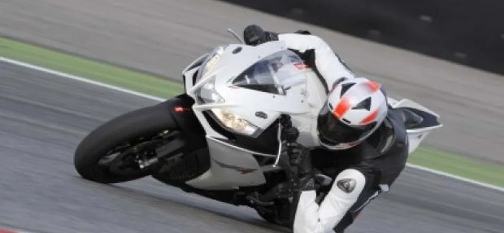 RSV4 R: un po’ di chiarezza sullo Stop dei test deciso da Aprilia