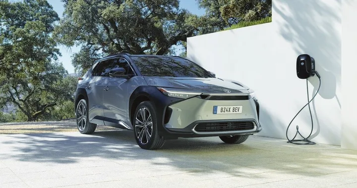 SUV elettrico Toyota, debutta bZ4x: uscita, autonomia, motore, batterie