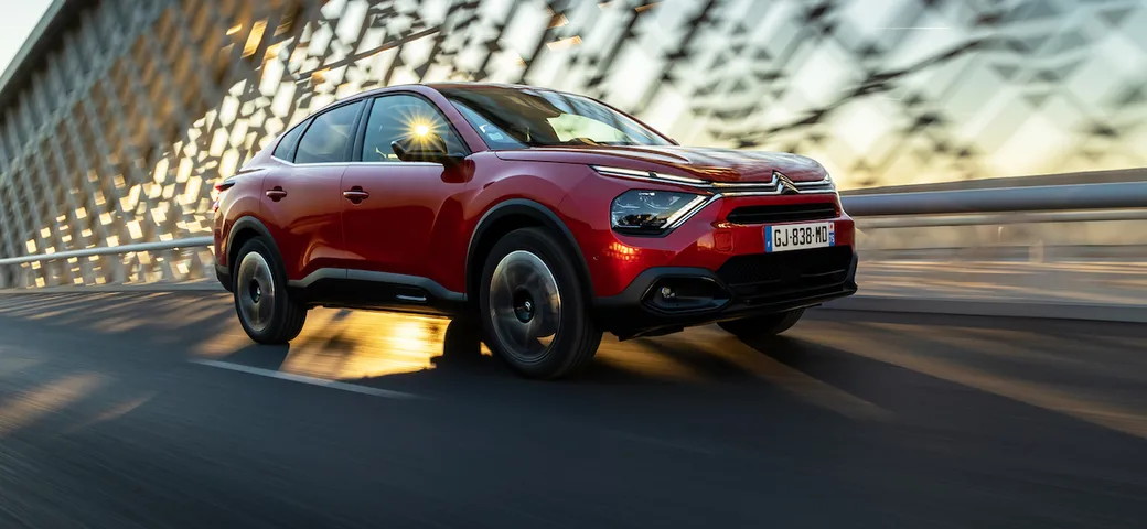 Citroen C4 X: prima prova, prezzi, motori