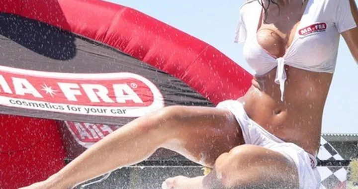 Il Sexy Car & Bike Wash tour fa tappa a Cologno
