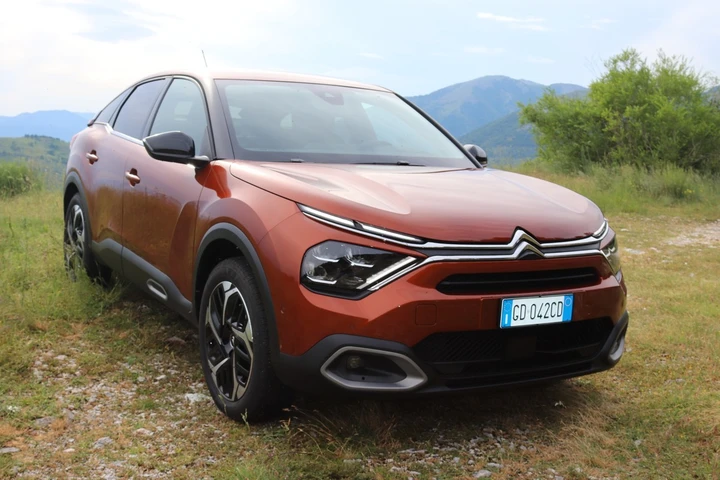 Citroen C4 1.5 BlueHDi EAT8 Shine: la prova su strada