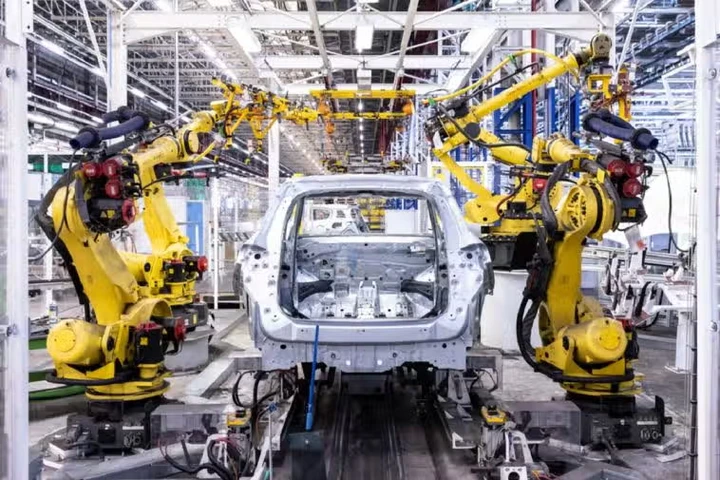 Stellantis ferma Rennes, stop Citroën C5 per carenza cambi