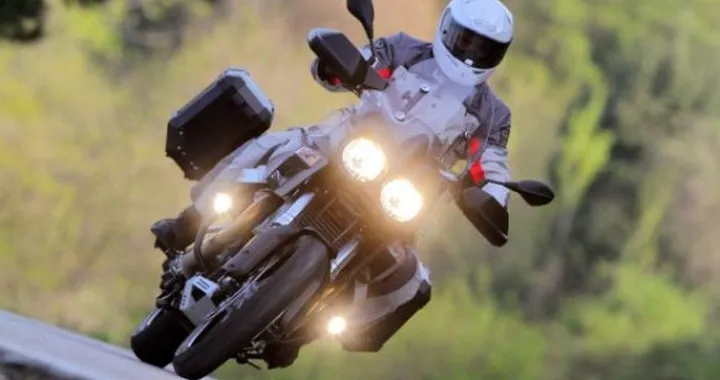Listino prezzi Guzzi 2011: Stelvio 8V ABS a 12.790 euro (13.790 euro la NTX ABS)