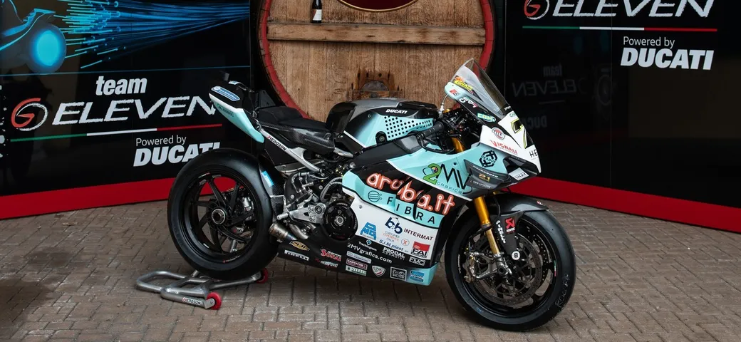 SBK 2021: tolti i veli alla Panigale V4 R del Team Go Eleven