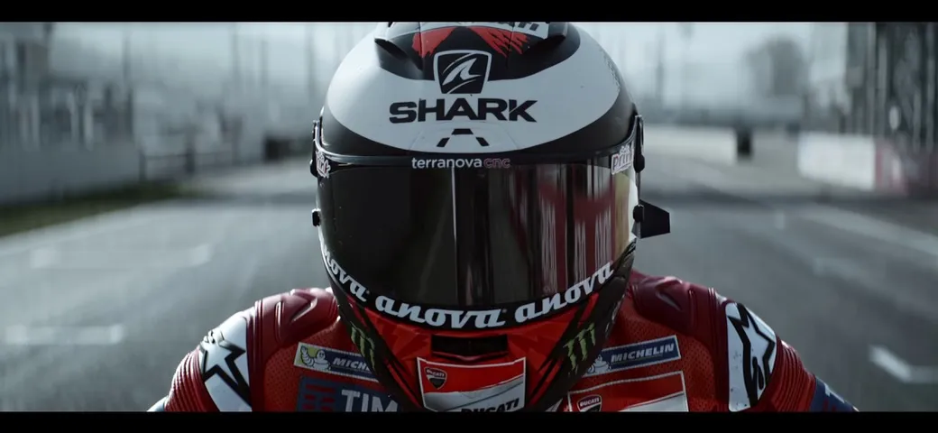 SHELL ADVANCE – 2 WHEELS VS GRAVITY