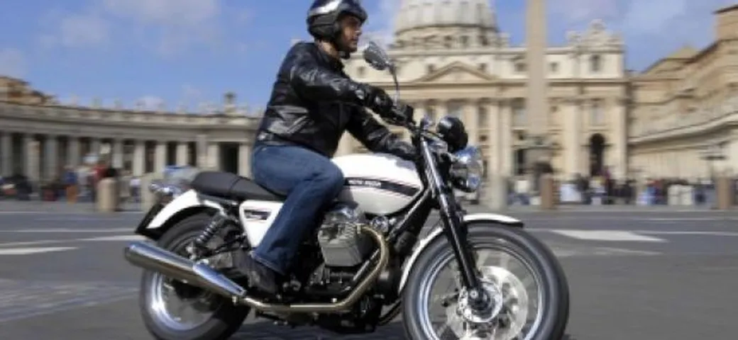 Moto Guzzi V7 alla Maratona di Roma