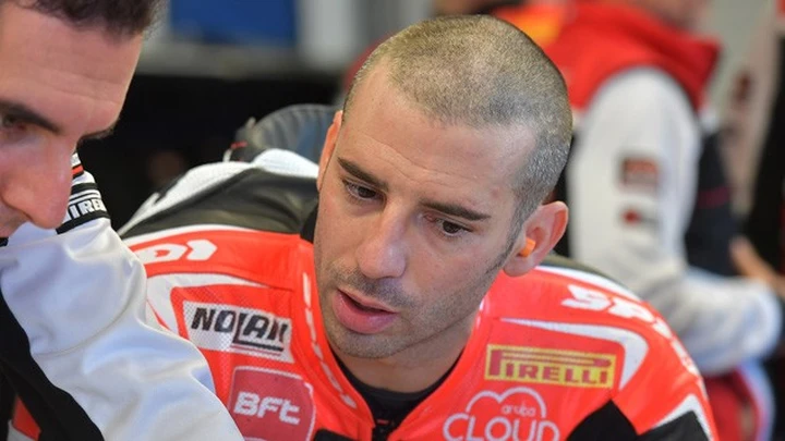 Marco Melandri: infortunio al ginocchio nel memorial Romboni