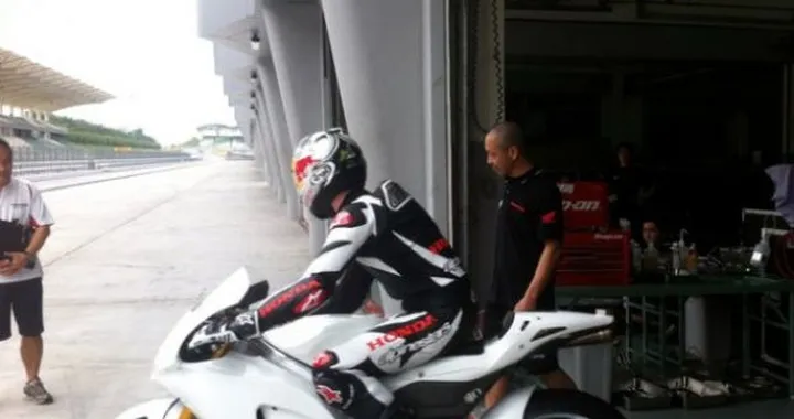 MotoGP: Jonathan Rea e Kosuke Akiyoshi concludono il primo giorno di test a Sepang