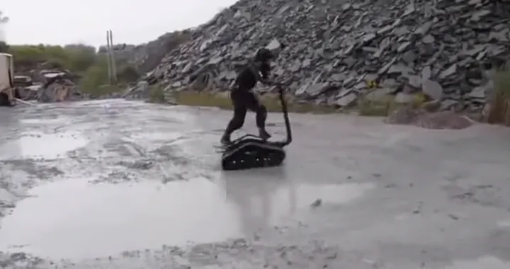 Un singolare "scooter" per ogni tipo di fondo [Video]