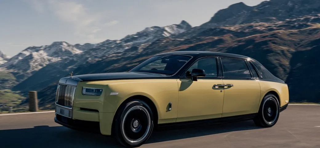 Rolls-Royce Phantom Goldfinger: l’omaggio dorato a James Bond