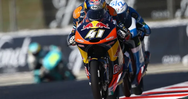 Moto3 Assen, Binder nella morsa degli italiani. Fenati e Bulega, fratelli coltelli?