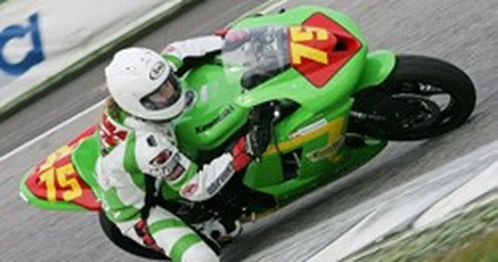 Chiara Valentini roda la sua nuova Kawasaki ZX6R