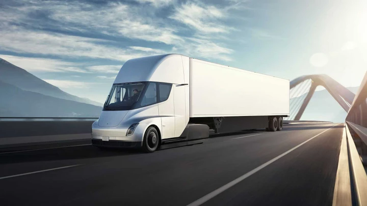 Tesla Semi: prezzo e autonomia del nuovo camion elettrico