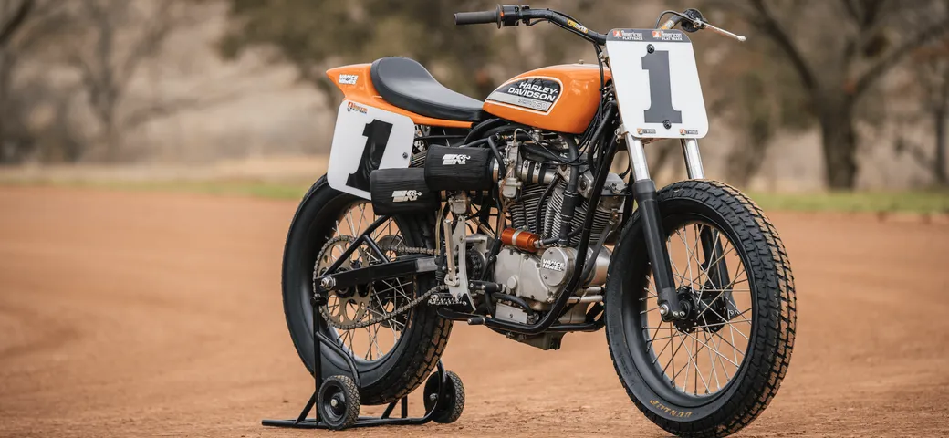 Harley-Davidson XR750: la leggendaria flat tracker compie 50 anni