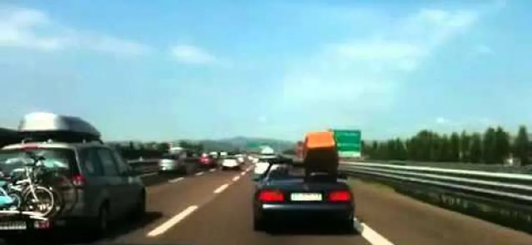 Con la bara sul sedile per vendicare la pista di Motocross