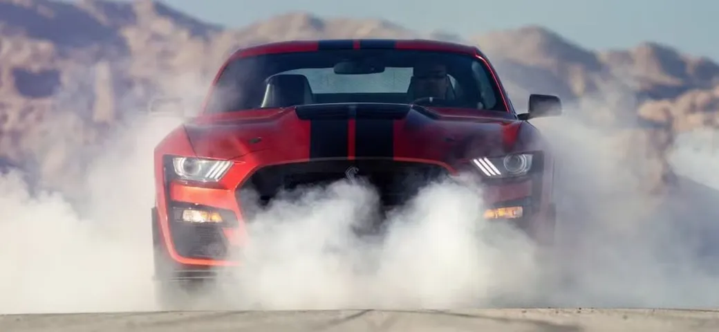 Mustang Shelby GT500: entrerà in produzione quest'anno con un nuovo motore