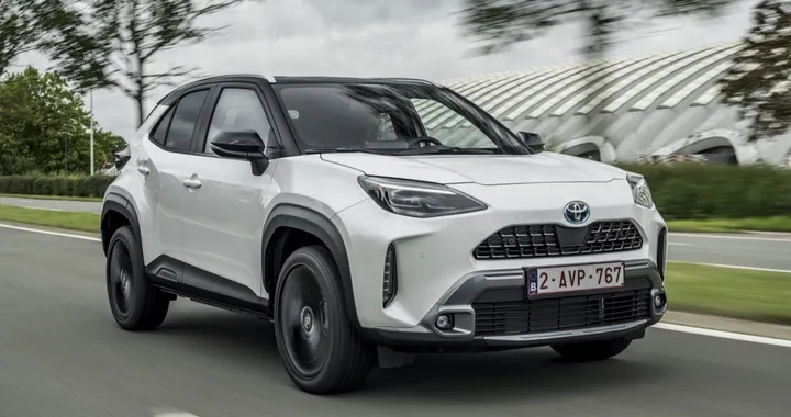 Toyota Yaris Cross Hybrid: prova, allestimenti, prezzi