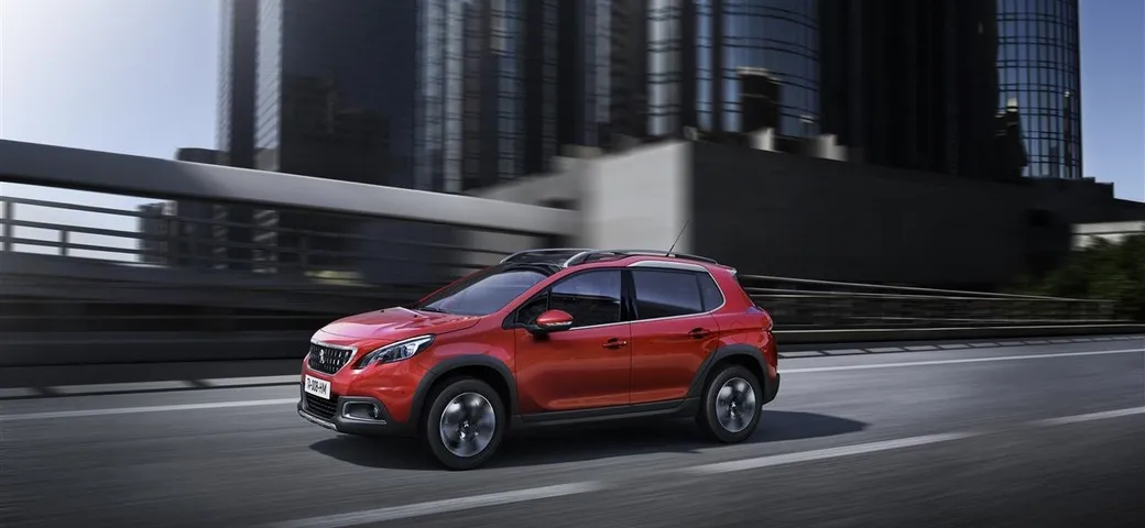 Peugeot 2008: foto e informazioni ufficiali [VIDEO]