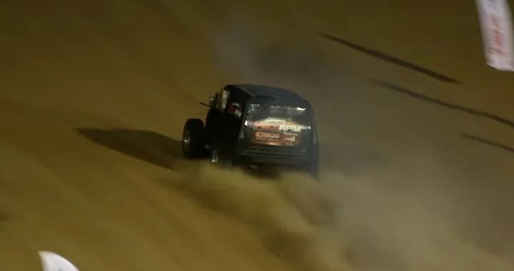 Drag race: sfida folle sui rilievi del deserto [Video]