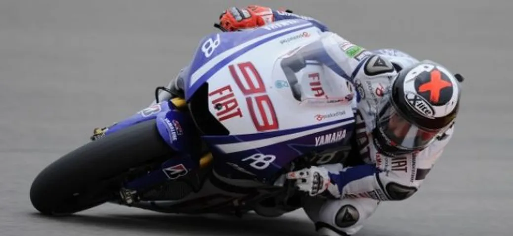 MotoGP, Motegi: Rossi in testa, il “nemico” Lorenzo con il titolo mondiale in tasca è terzo. Ma è solo l’inizio…