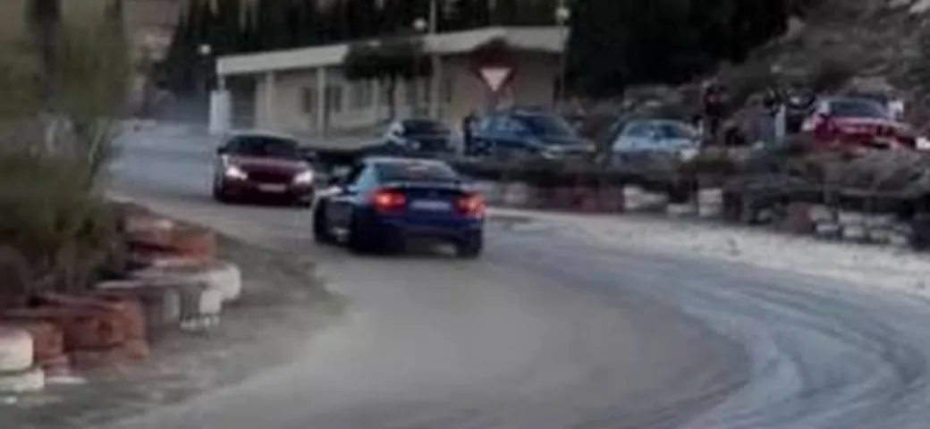 BMW M4 Coupé: derapata infelice con incidente | Video
