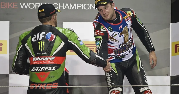 SBK Losail, polemiche: il "regalino" di Rea a Sykes e alla Kawasaki. Quando Agostini nel 1964…