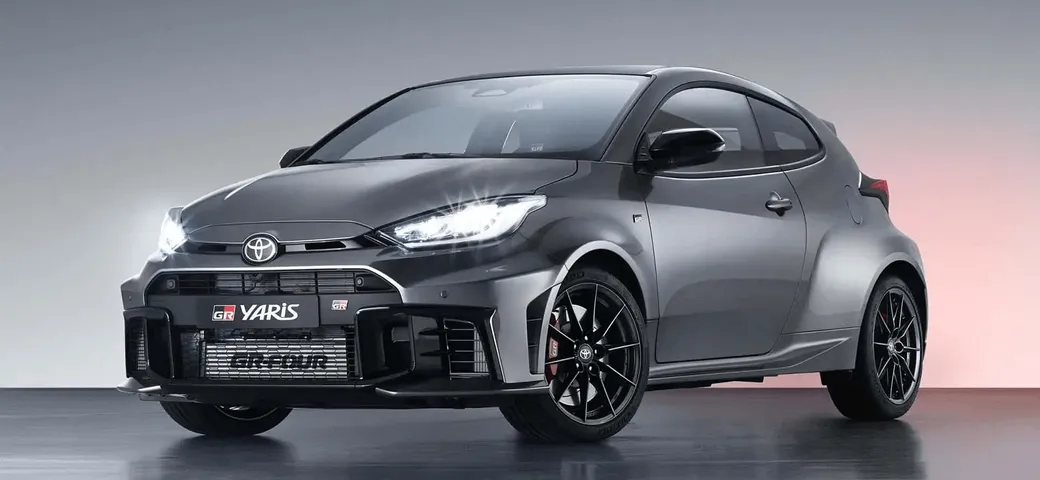 Toyota GR Yaris restyling è stata svelata: 280 cavalli e cambio automatico