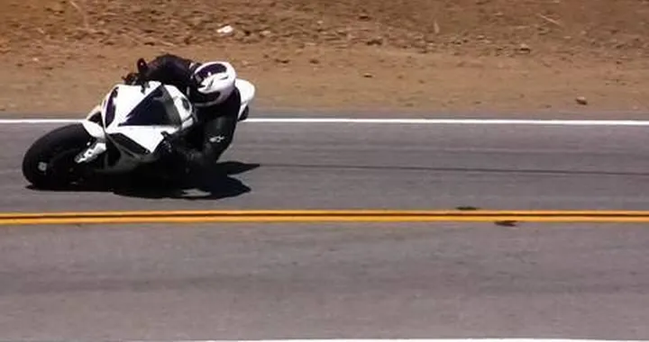 Motorcycle Crash - Yamaha R1 Lowsides on Mulholland Hwy