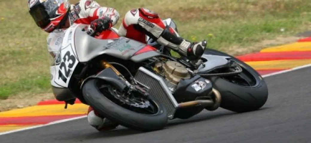 NCR e Valter Bartolini vincono al Mugello la gara del Ducati Desmo Challenge
